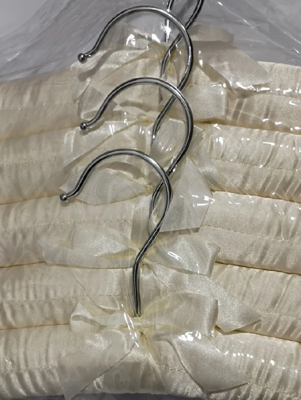 SQUARED AWAY Cream Padded Satin Hangers with Satin Bows - Set of 5 NWT